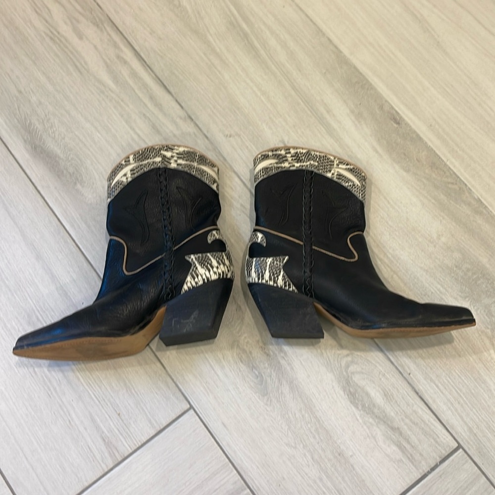 Dolce Vita cowgirl booties, size 9.5